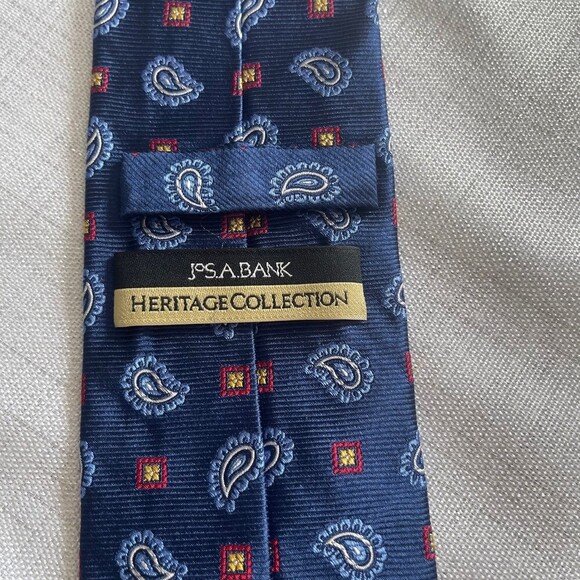 JoS. A.Bank Heritage Collection 100% Silk. Navy Blue Paisley Patterned Tie. - Picture 3 of 7